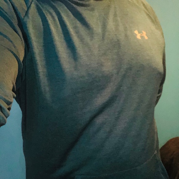 Under Armour Shirts - Picture 1 of 2